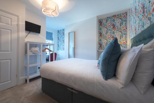 Standard Double Room with Shower image 7
