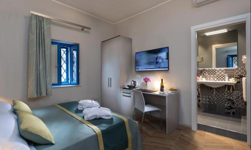 Double Room with Private Bathroom image 5