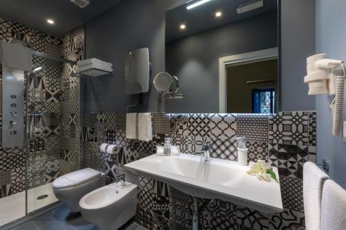Double Room with Private Bathroom image 3