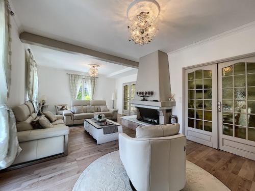 The enchanted house - pool & garden - parking gîte à louer Troyes