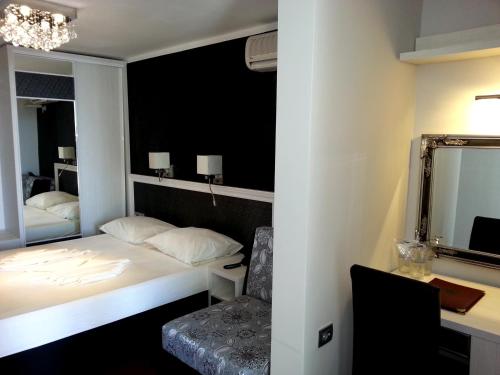 Double or twin room, economy