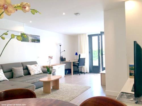 Apartment with one bedroom in Argenteuil with enclosed garden and WiFi Argenteuil