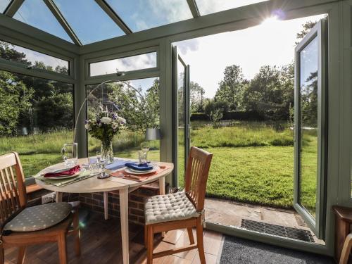 Wood Glen Cottage - image 3