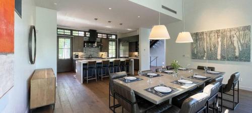 Open Oasis by Exceptional Stays - image 12