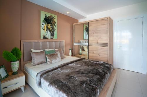 Lory Queen Resındece C-19