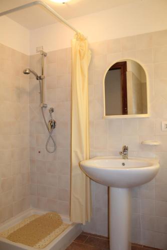  Il Castello sul Lago in Arrone