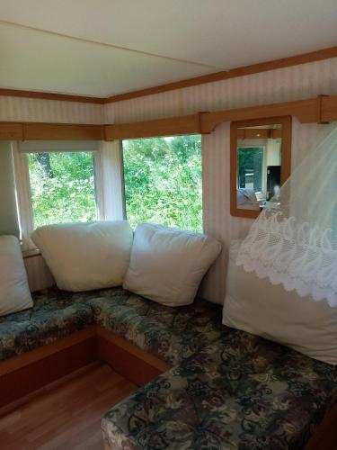 2 bedrooms, 4 beds