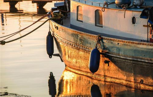 Mermaid-Hausboote 2 - Tap to explore photos