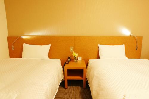 Twin Room - Non-Smoking image 5