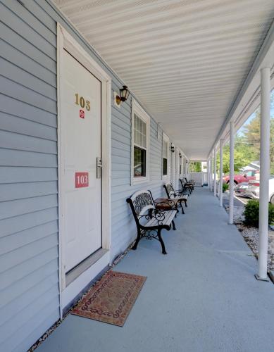 Brookside Inn & Cottages in Saco