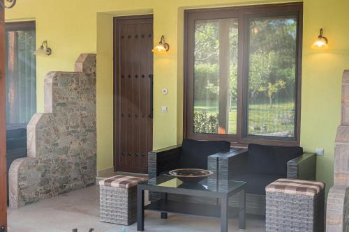 SIMI Luxury Suites