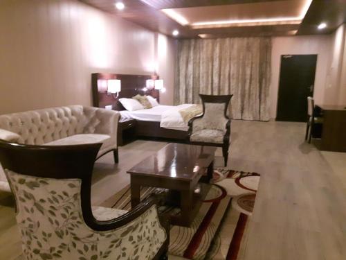 Maple Leaf Hotel photo 2