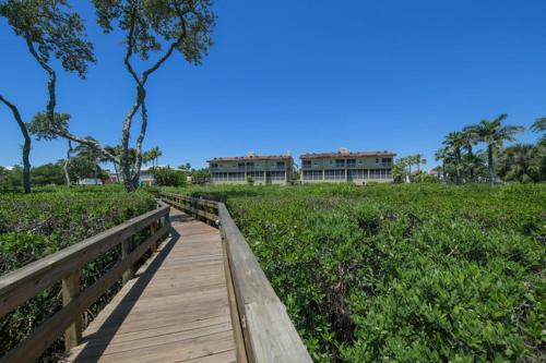 Bradenton Beach Club 315 Townhome #57462 Townhouse - main image