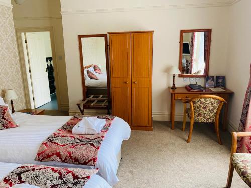 Farnley Tower Guesthouse - image 6