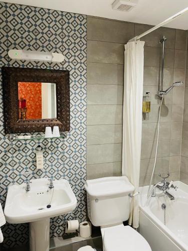 Farnley Tower Guesthouse - image 7