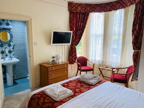 Farnley Tower Guesthouse - image 2