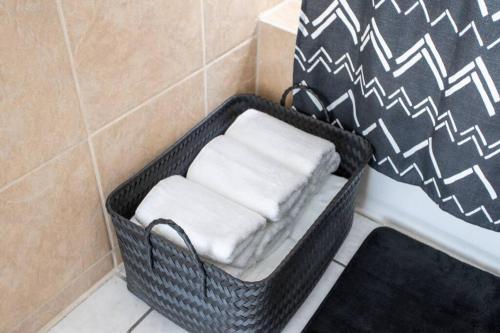 Hip and Trendy 2BR Apartment in Logan Square!