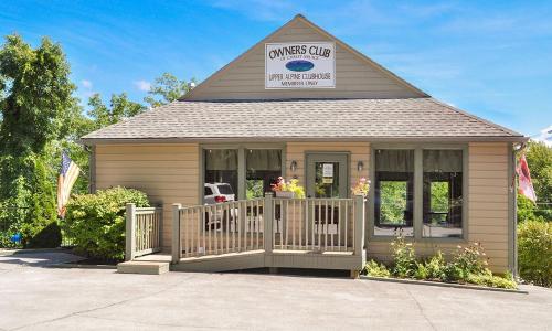 Creekside Manor cabin - image 3
