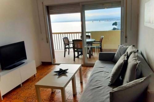 Apartamento frente al mar. Salou. playa capellans
