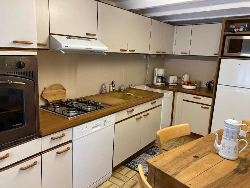 A la croisée des chemins (A la croisee des chemins) in Saint Nicolas Des Biefs