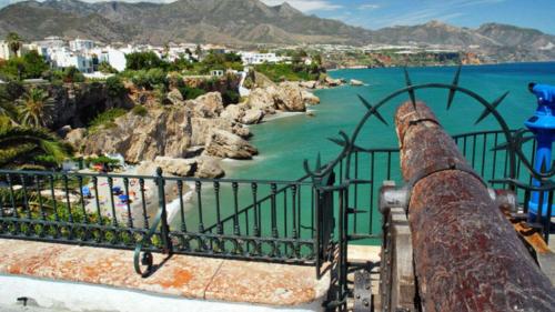Acapulco Playa 404 Nerja - Tap to explore photos