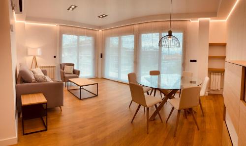 2 bedrooms, 4 beds