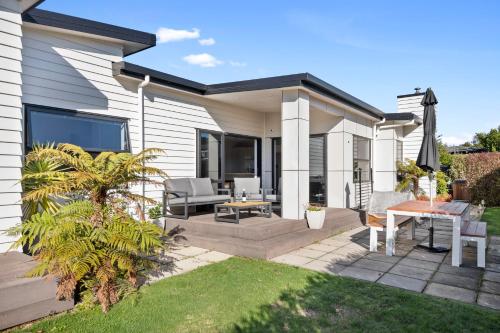 B&B Picton - Waikawa Bay Spa Escape - Waikawa Bay Holiday Home - Bed and Breakfast Picton