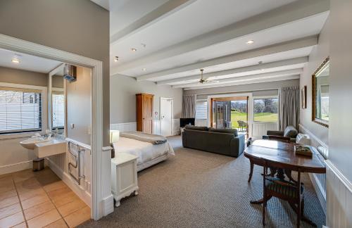 Manata Homestead & Lodge Manata Homestead & Lodge