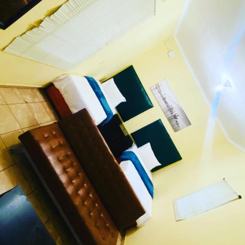 2 twin beds, 1 sofa bed