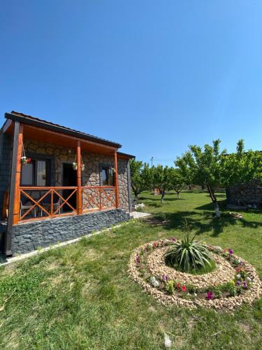 Noravank L-and-L