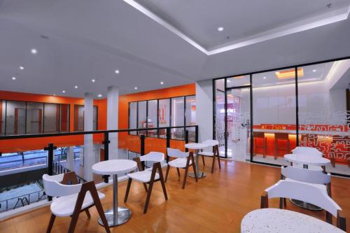 ห้องอาหาร, Starlet Hotel BSD City in เซอร์ปง