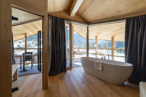 Junior Suite with Mountain View