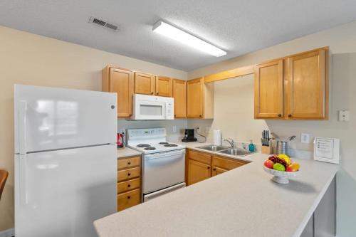 Viagem Quiet 1BR with Parking 5 Miles to Beach - image 4