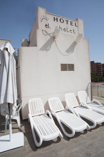 El Chalet - image 14