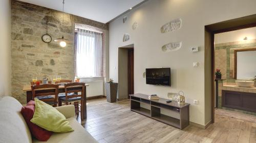 Mimoza Old Town Pula Apartments - image 3