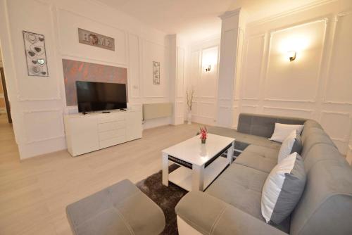 AMADEUS RESIDENCE Room Type - One-Bedroom Apartment