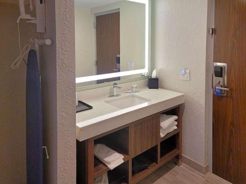 Comfort Inn & Suites Wyomissing-Reading