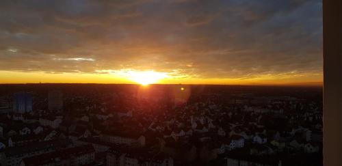 Skyline-Aussicht und fantastische Sonnenuntergänge