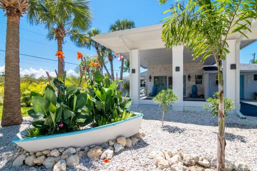 Latitude 26 Waterfront Boutique Resort - Fort Myers Beach