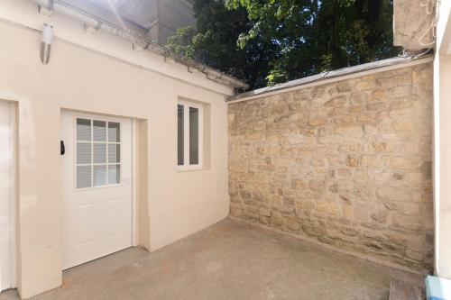 Beautiful studio in a small house near Eiffel Tower