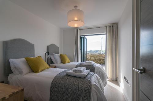 Apartment 3 Waterstone House - Sea Front Apartment Hot Tub - image 3