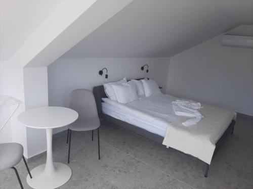1 double bed, 1 sofa bed