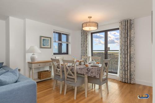 Apartment 8 Waterstone House - Luxury Apartment Sea Views Pet Friendly - image 2