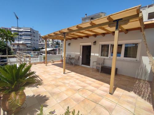  Salty Views - Roof Apartment in Kavala