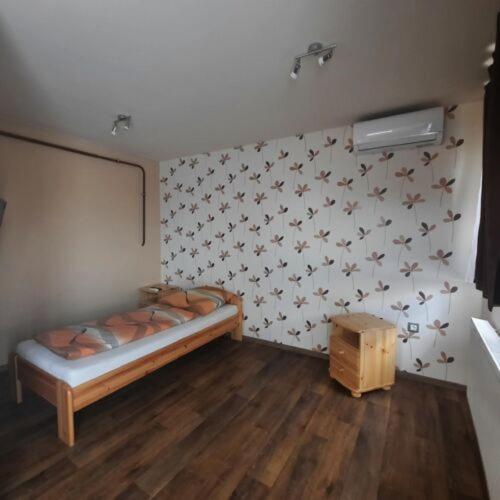 2 twin beds