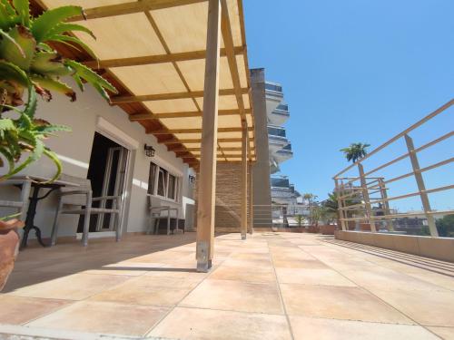  Salty Views - Roof Apartment in Kavala