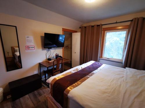 Riverfront Estate Bed&Breakfast Banff 3
