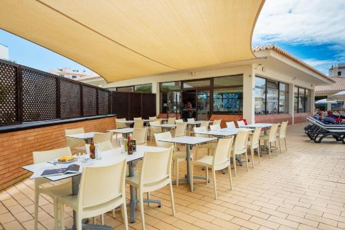 Oceanus Aparthotel - image 2