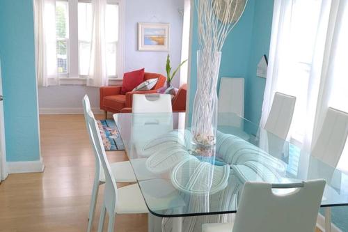 Lake Worth Beach Paradise Cove Cottage 2-1Bedroom in 萊克沃思