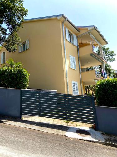 Villa Rudy Holiday Home – khách sạn tại Njivice